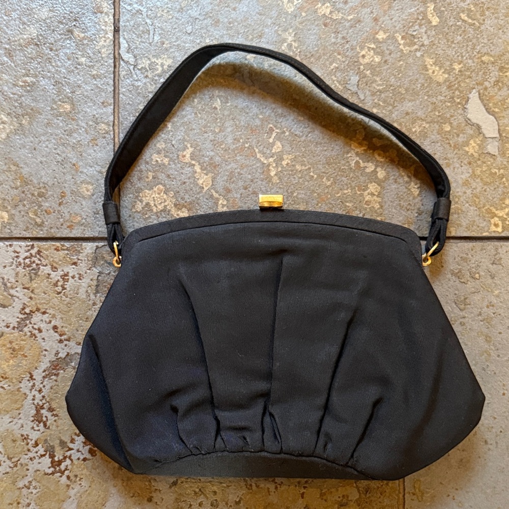 Vintage Chic Black Women's 1960s mini clasp evening Bag